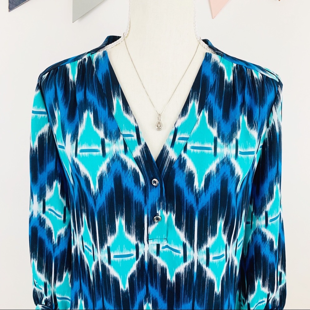 Banana Republic V-Neck Ikat Top w/Hi- Low Hem - Picture 2 of 8